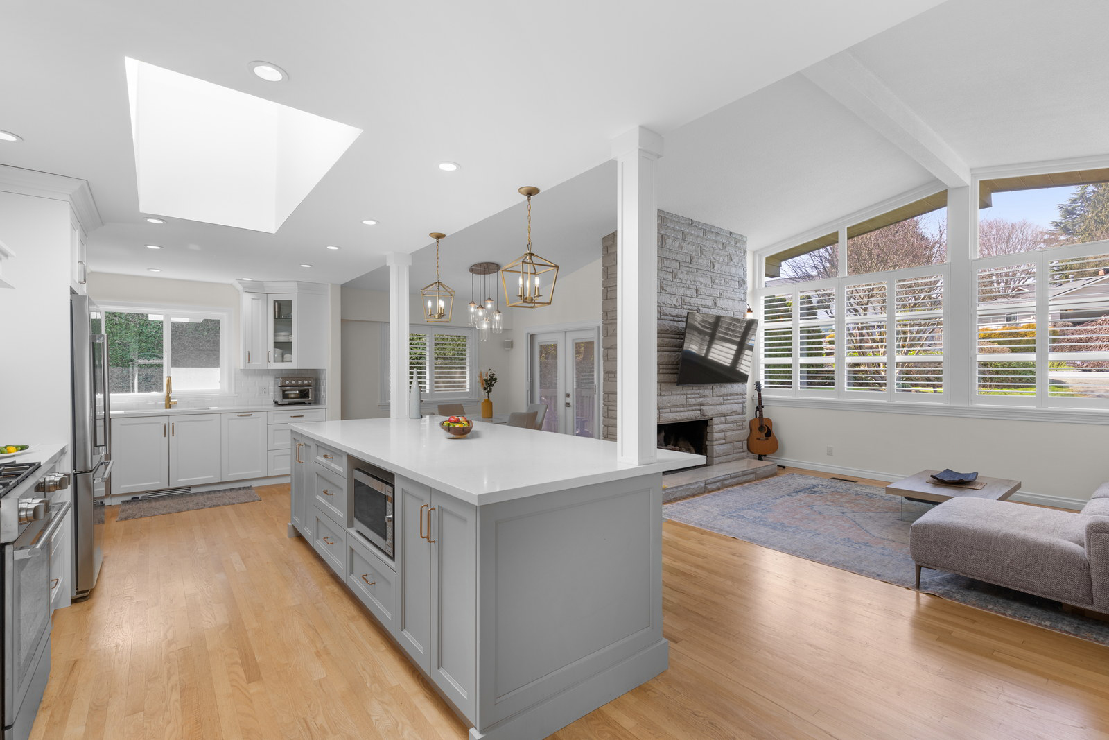 Kitchen and living room