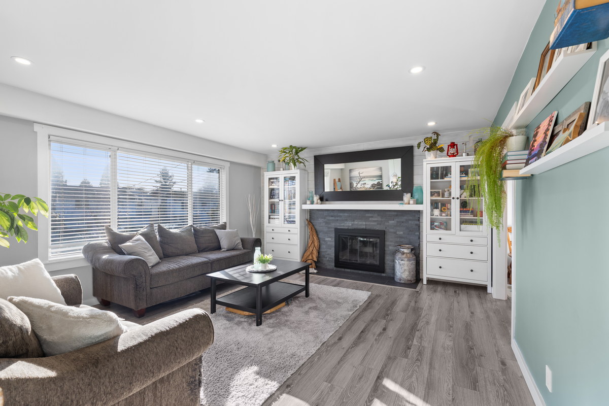 Living room with fireplace